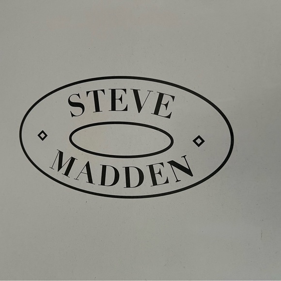 Steve Madden “Madhouse” Buckle Black Leather Gold Studded Ankle Boots Size 6.5! - Picture 13 of 14